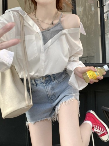 Fake two-piece one-shoulder sling white shirt women's summer design sense niche loose splicing sunscreen top trendy