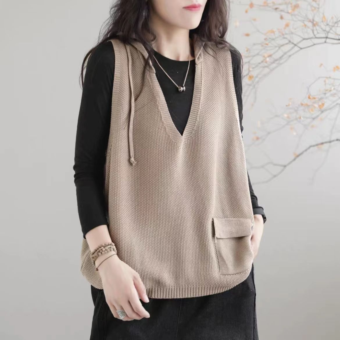 Retro knitted vest women's new spring vest loose large size casual hooded V-neck sleeveless vest top