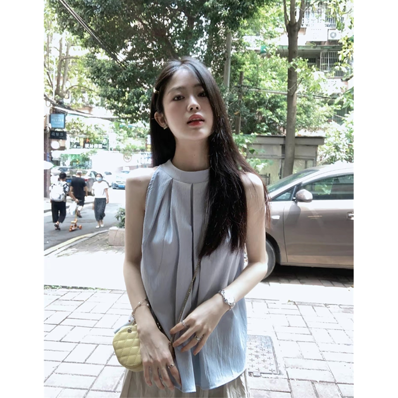 Summer new design sense niche hot girls wear temperament sleeveless halter neck French top pure desire wind shirt lady