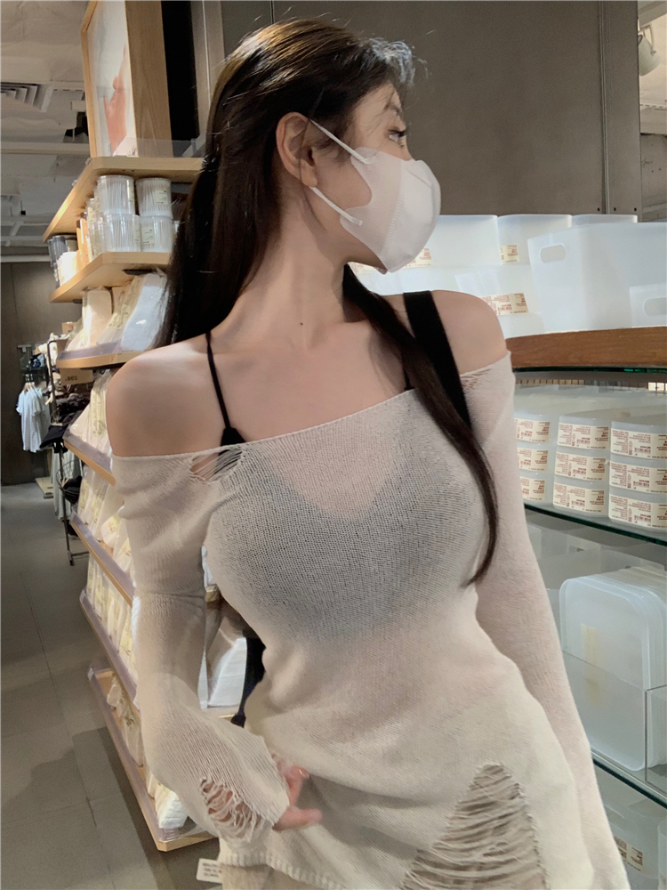 Lazy atmosphere with Korean style ripped holes and old style long-sleeved slim-fit knitted top/sling