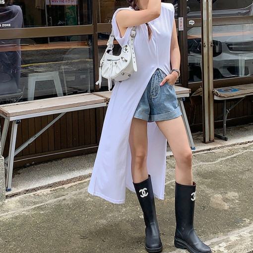 Oversized sleeveless front slit long T-shirt