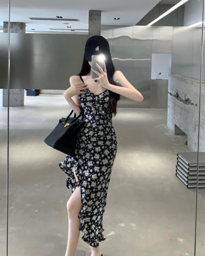 Pure desire, sweet and spicy girl style, high-end design, sexy niche, French split irregular floral suspender dress, women's summer