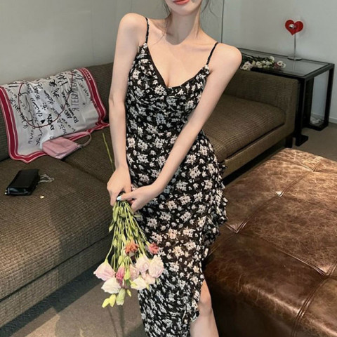 Pure desire, sweet and spicy girl style, high-end design, sexy niche, French split irregular floral suspender dress, women's summer