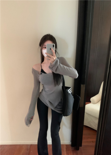 Lazy atmosphere with Korean style ripped holes and old style long-sleeved slim-fit knitted top/sling