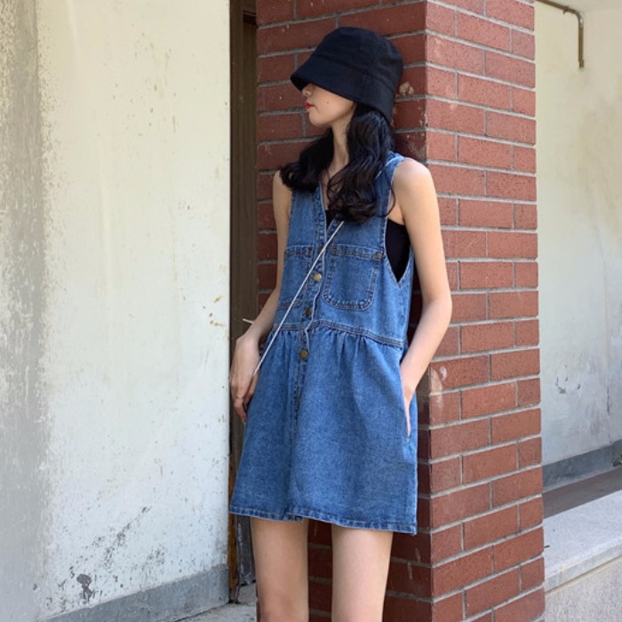 2023 summer Korean denim dress female ins hot girl skirt design sense niche sleeveless work dress