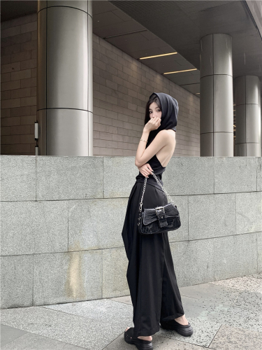 High-end hooded halter neck top + pleated high-waisted long loose skirt