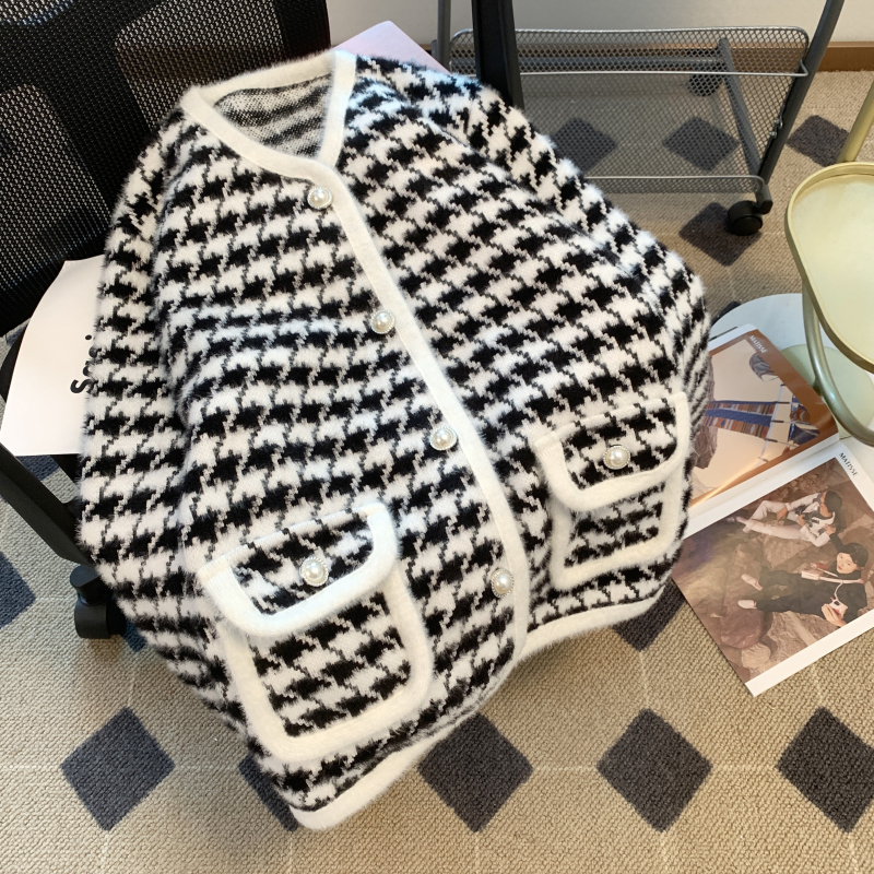 Small fragrant wind jacket 2023 autumn houndstooth plaid mink fleece sweater women's short foreign style all-match round neck women