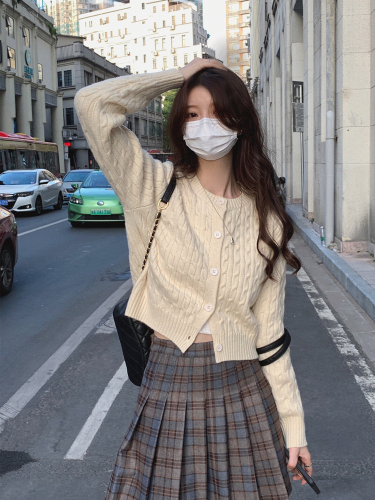 Autumn new Korean style ins twist round neck cardigan sweater jacket small short top knitwear women's tide