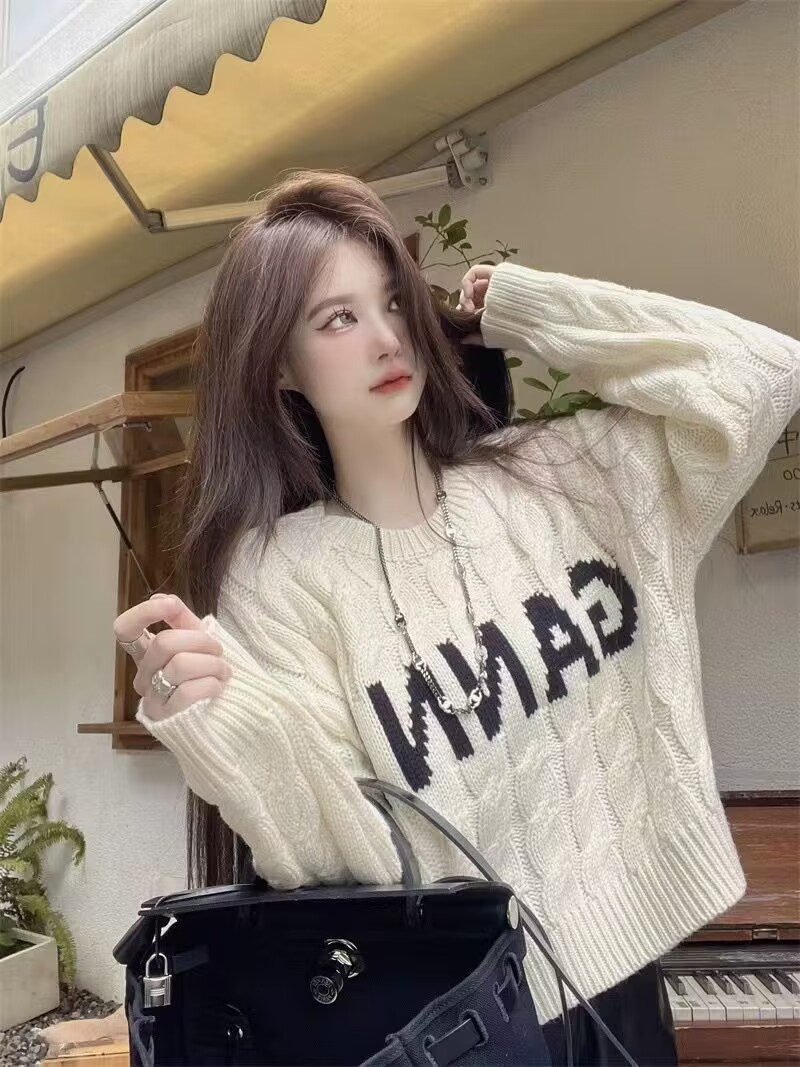 Japanese retro lazy wind sweater women's autumn and winter design sense niche unique chic top soft glutinous twist knit sweater
