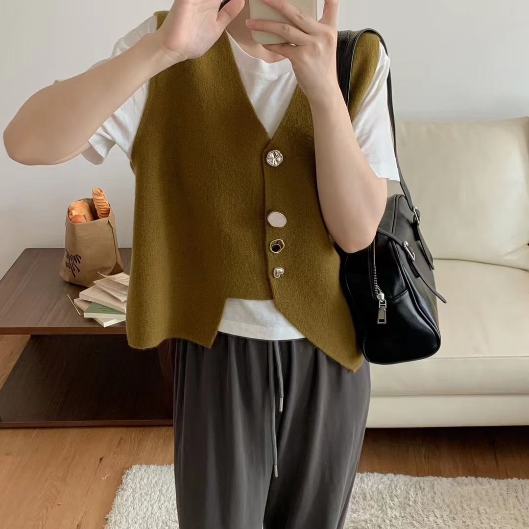 Design sense button irregular V-neck knitted vest women's autumn loose layered wear small crowd sweater vest thick