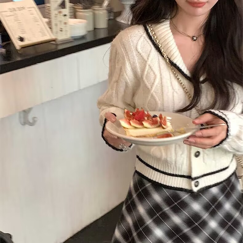 Doll collar wool knitted cardigan top female small short coat autumn and winter college style color contrast twist sweater