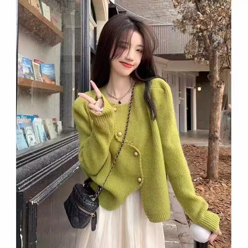 2023 new high-end, super good-looking and stylish soft and waxy sweater women's autumn and winter gentle style top