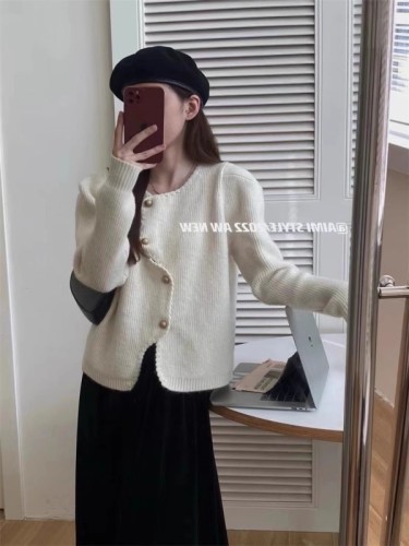  new high-end, super good-looking and stylish soft and waxy sweater women's autumn and winter gentle style top