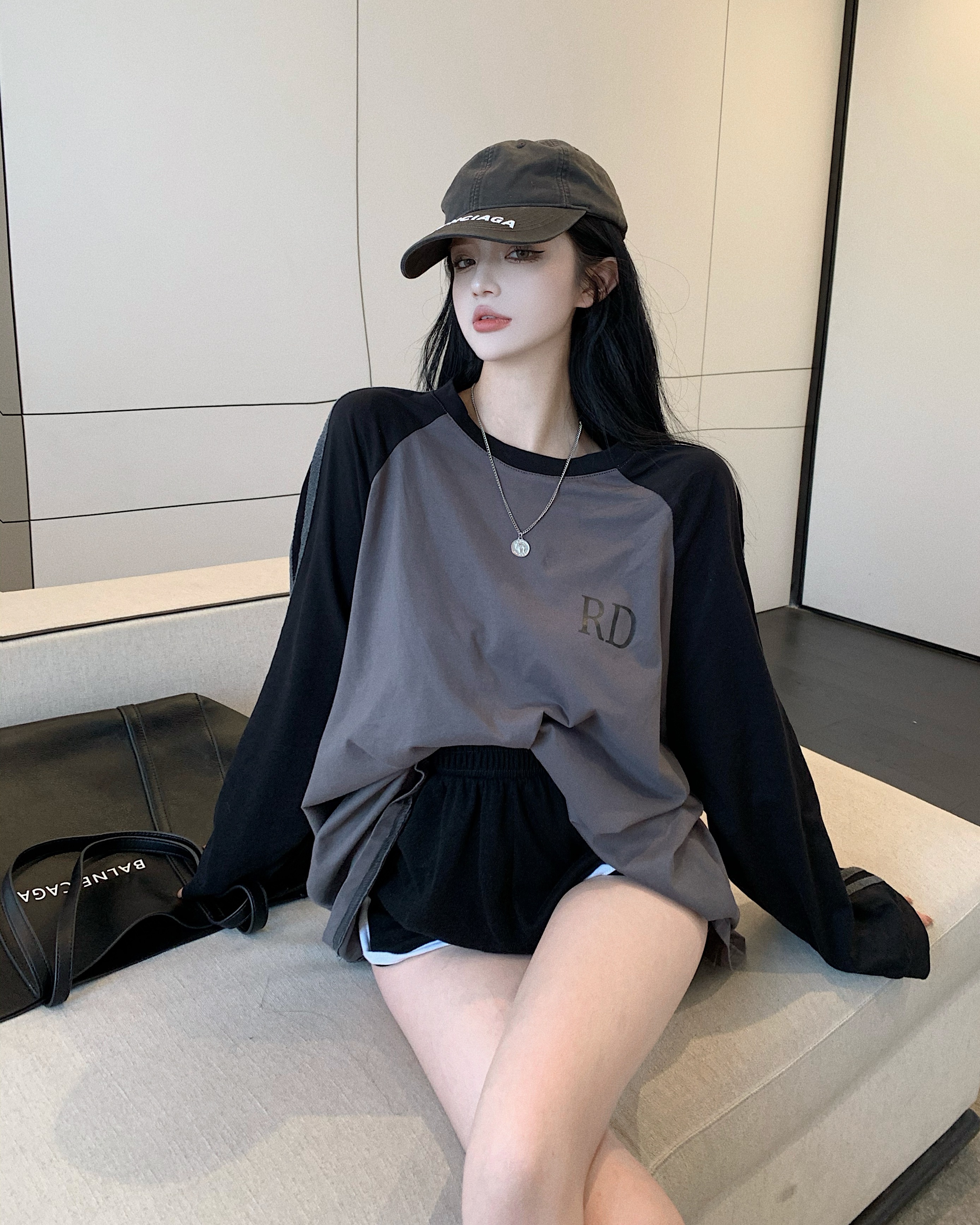 Long-sleeved pullover spring and autumn new loose design sense contrast color raglan T-shirt