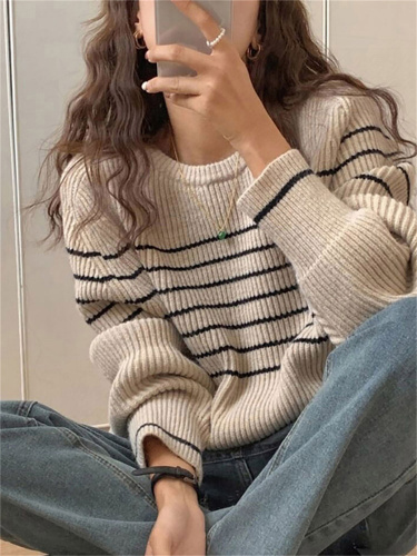 Japanese retro striped sweater women's spring, autumn, autumn and winter loose lazy high-end short style design sense niche