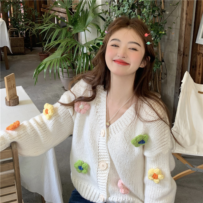 Dopamine color sweater jacket female design sense niche autumn 2023 new gentle wind soft waxy V-neck cardigan