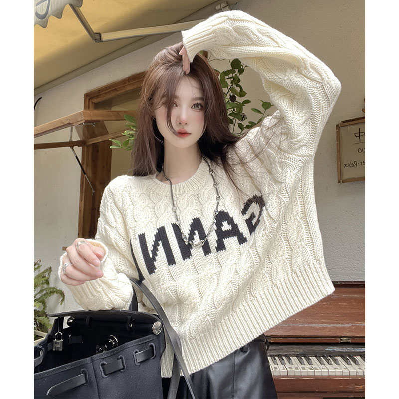 Korean version of the new twist letter long-sleeved pullover sweater 2023 autumn casual soft waxy age-reducing short sweater