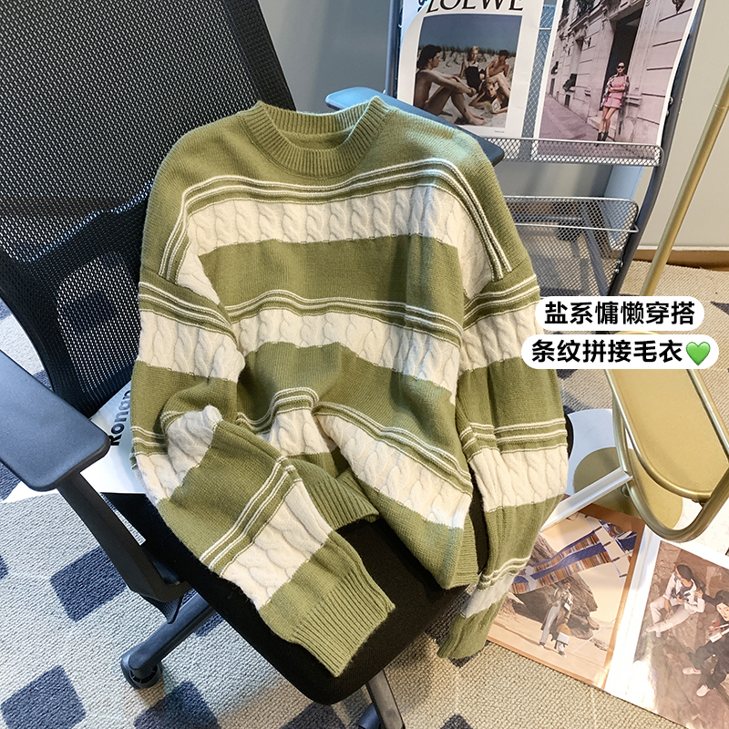 This super good-looking contrasting color wide stripe positioning woven twist texture round neck sweater has a thinner version