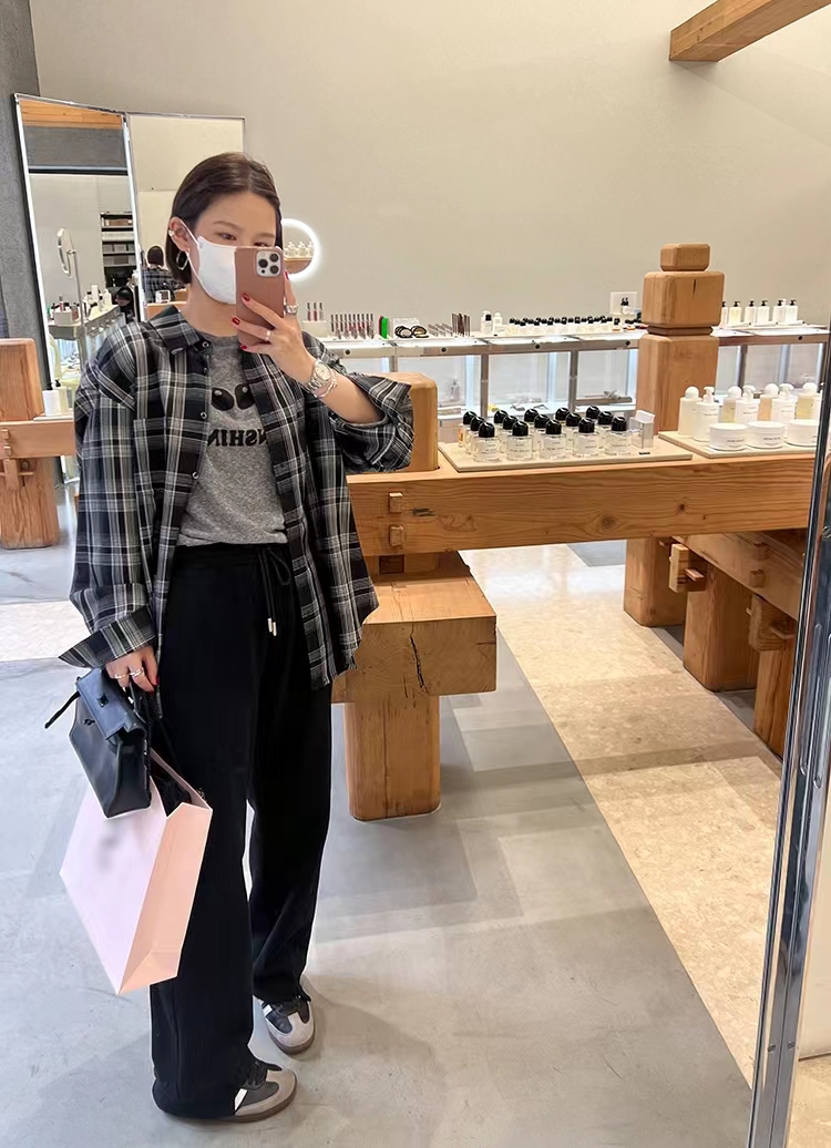 WXLSTUDIO Four seasons wear ~ black and white plaid shirt women's 2023 early spring new loose and thin shirt