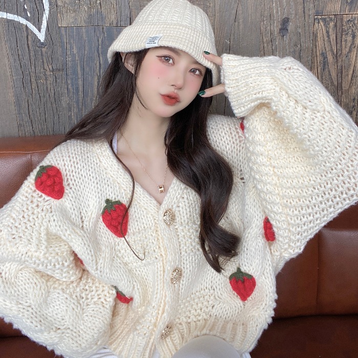 Design sense niche strawberry print thickened long-sleeved jacket sweater cardigan thick wool winter new three-dimensional hook flower