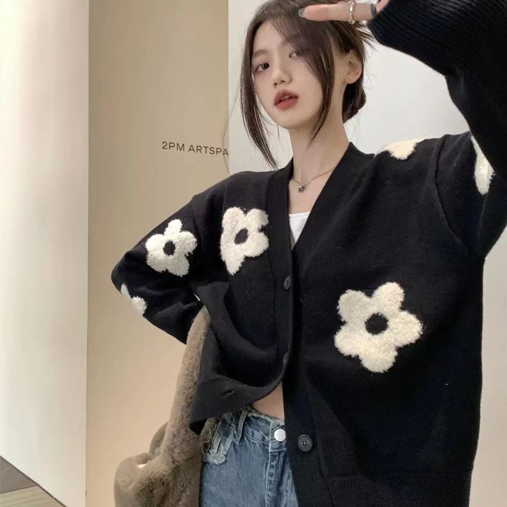 Spring and autumn new three-dimensional flower V-neck sweater coat women's loose high-end sense super good-looking lazy style knitted cardigan