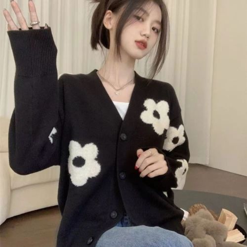 Spring and autumn new three-dimensional flower V-neck sweater coat women's loose high-end sense super good-looking lazy style knitted cardigan