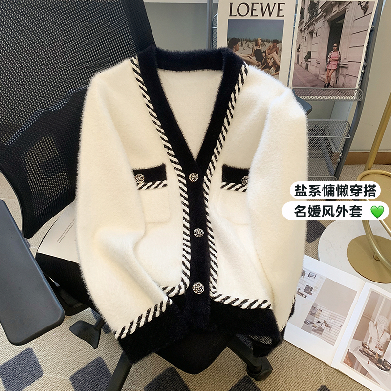 2023 autumn and winter new mink fleece sweater jacket women's design sense V-neck small fragrant style contrasting color knitted cardigan