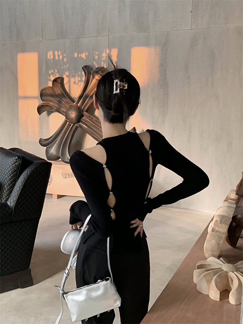 Long-sleeved off-the-shoulder knitted sweater women's hollow top design sense advanced slim sweater