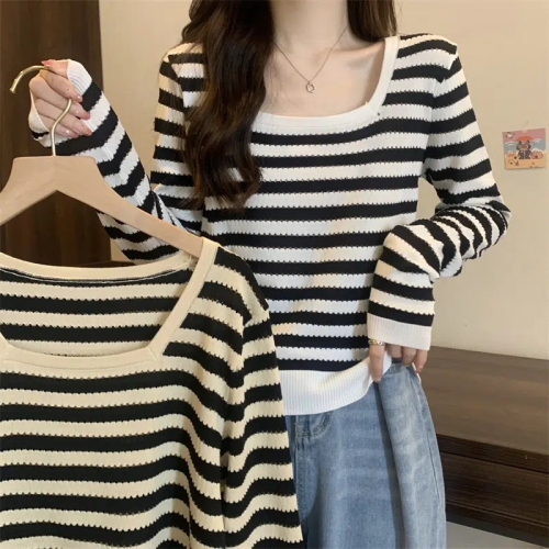 The new long-sleeved t-shirt women's autumn stripes are thin, square collar, elegant, knitted, chic, beautiful, short tops