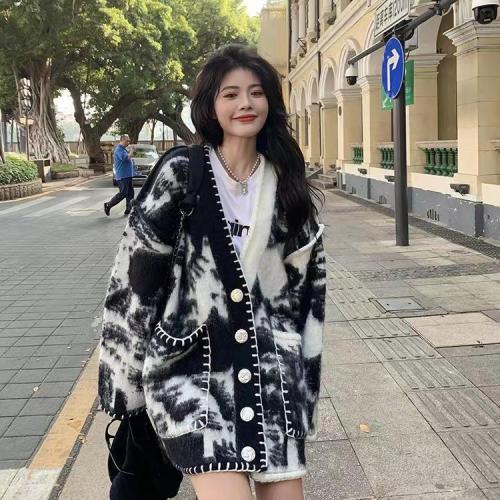 White deer star same style camel knitted cardigan V-neck lazy wind loose soft waxy sweater coat female 2023 spring