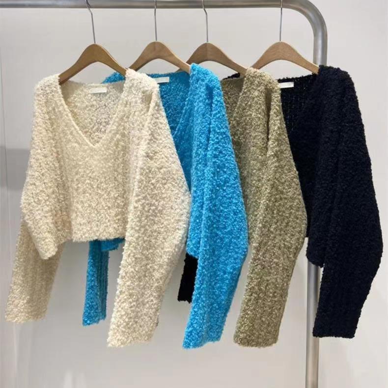 South Korea's Dongdaemun 2023 spring new niche design sense French sweet and thin V-neck sweater top women
