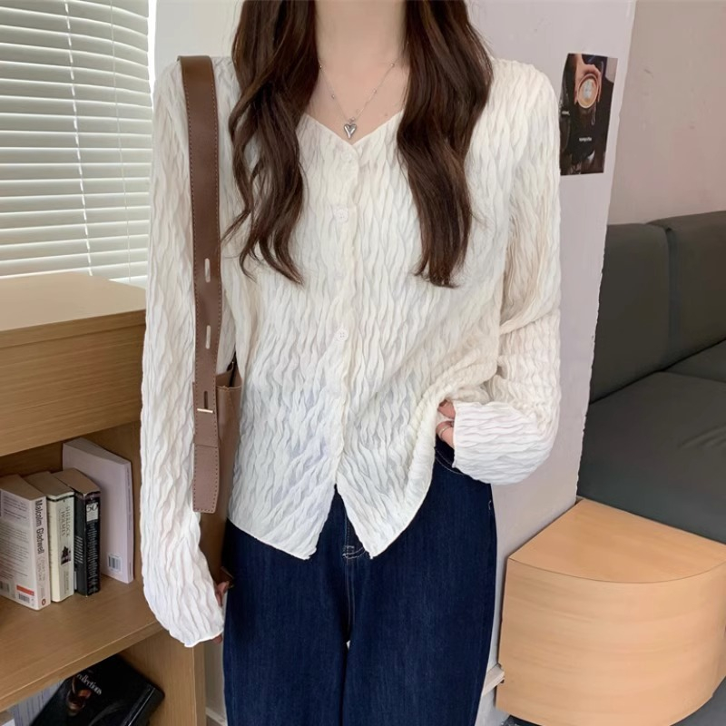 Large size fat MM long-sleeved shirt female design sense niche shirt spring and autumn new V-neck retro Hong Kong style chic top