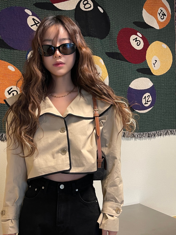 Spot retro lapel contrast color wrapping large lapel button button short coat