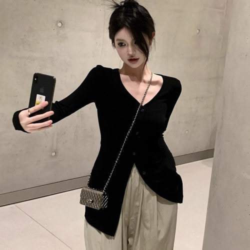 Official picture Black temperament v-neck ice silk knitted cardigan women's design sense spring and autumn slim and thin coat jacket