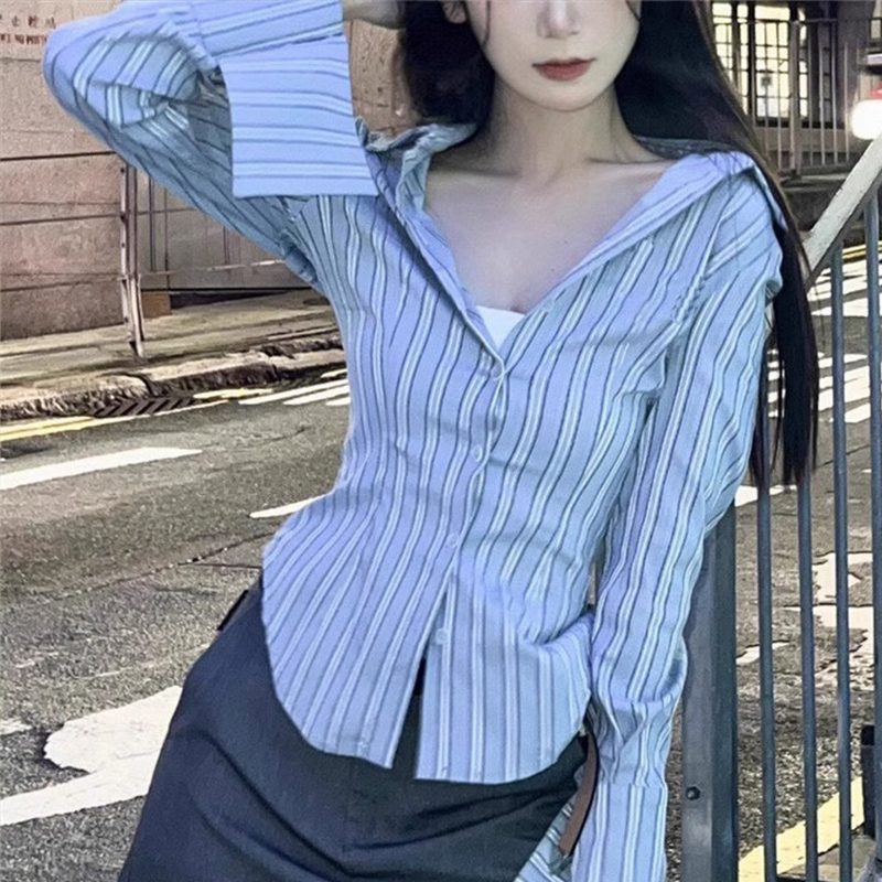 Official image Long-sleeved blue striped shirt in early autumn