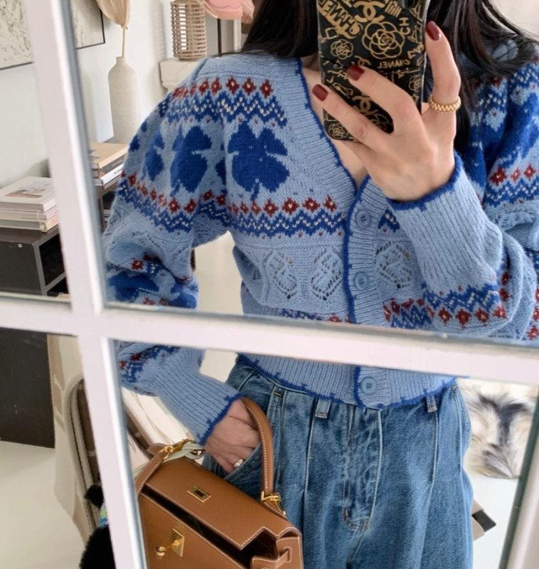 Real price spot V-neck color contrast snowflake knitted cardigan