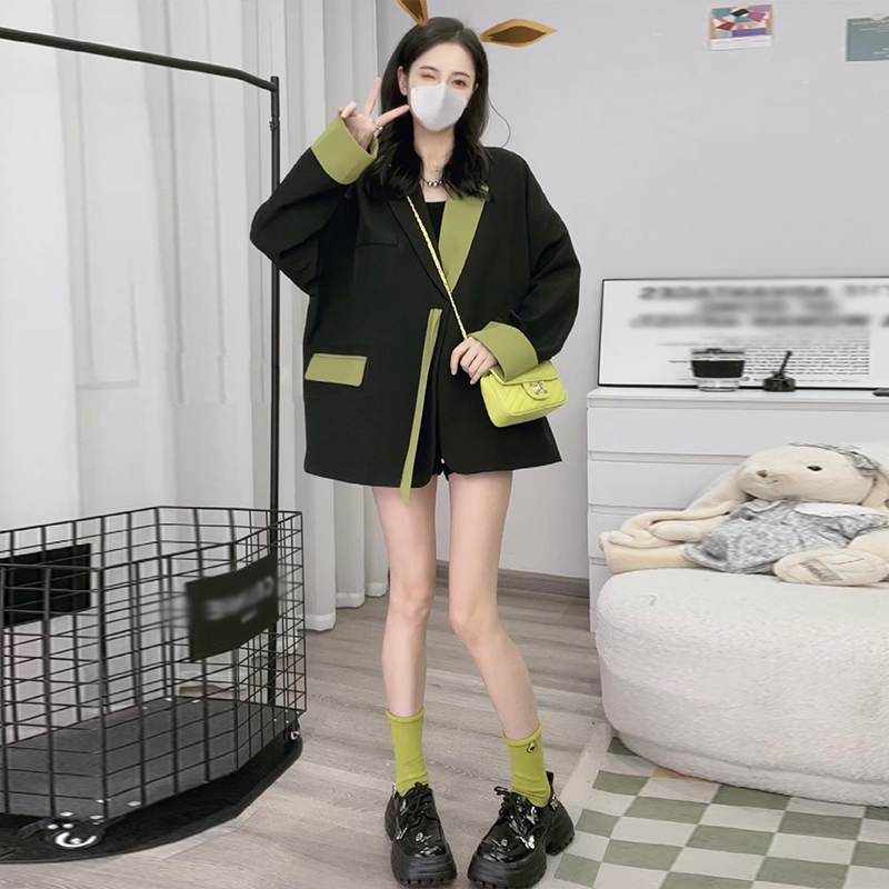 Black casual small suit jacket women's spring and autumn 2023 new hot style This year's popular suit design sense niche
