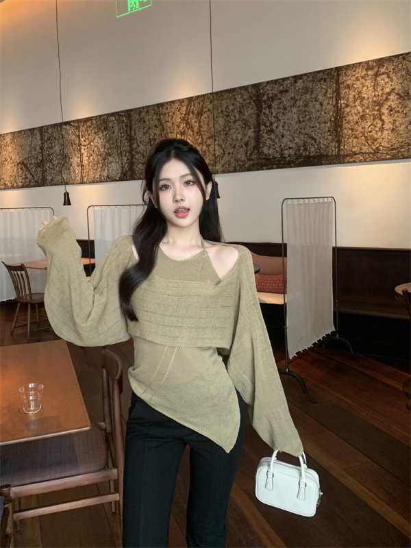 Irregular lazy suspenders + off-shoulder knitted blouse two-piece set with pure desire design sense