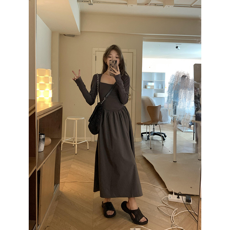 Autumn and winter 2022 new long-sleeved high-end temperament French inner bottoming long skirt black knitted dress