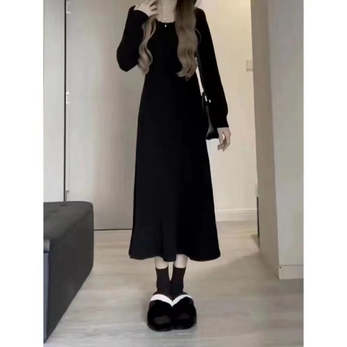 autumn and winter new slimming Hepburn style little black knitted dress mid-length wooden ear side inner bottoming skirt