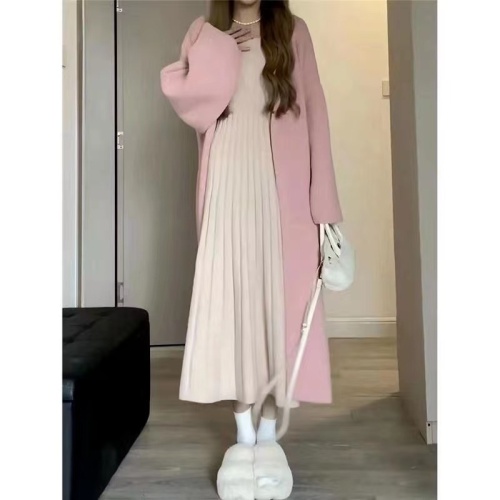  autumn and winter new slimming Hepburn style little black knitted dress mid-length wooden ear side inner bottoming skirt