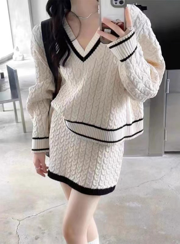 Korean chic autumn and winter retro V-neck contrast color hemp pattern sweater + high waist bag hip knit skirt two-piece female