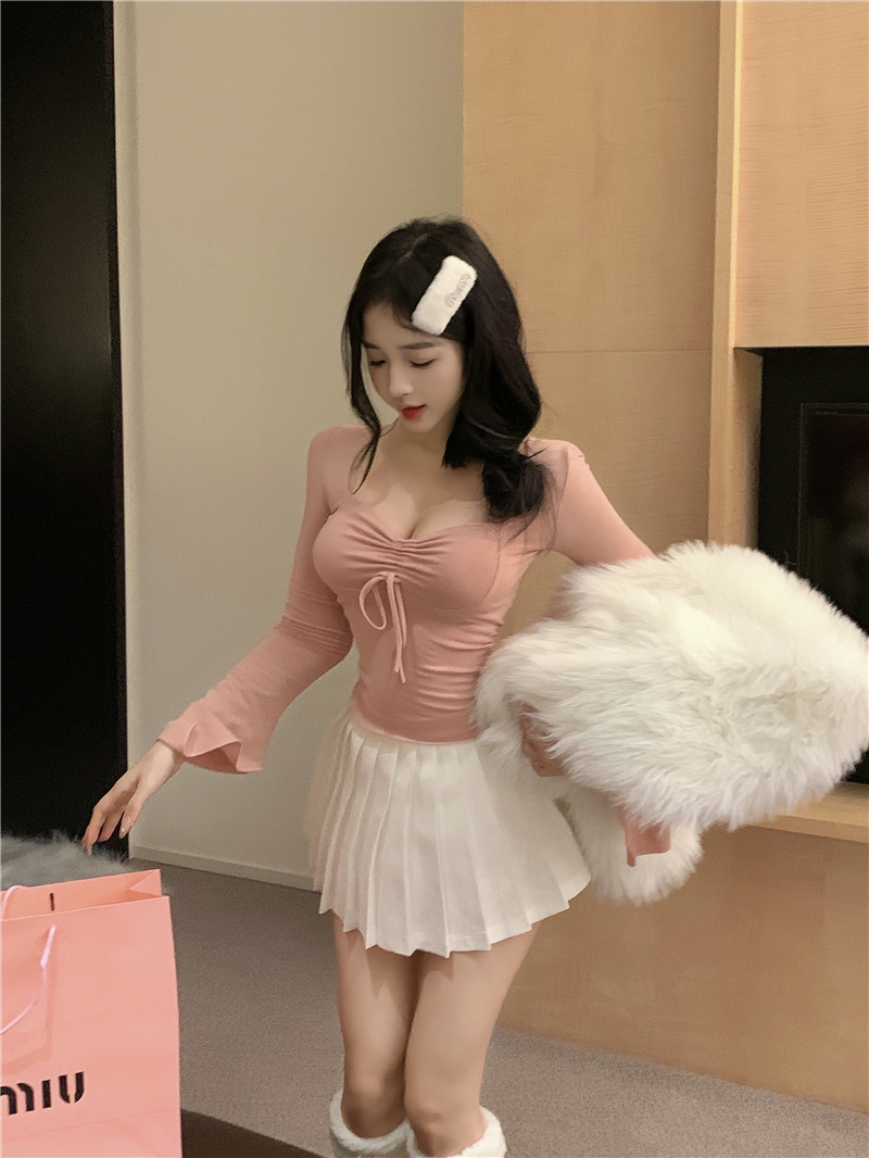 Short trumpet sleeve t-shirt women's autumn solid color Korean version of the niche hot girl square collar drawstring pleated slim long-sleeved top