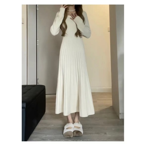 2023 new autumn and winter women's knitted sweater tea break French style with coat inner bottoming long skirt dress