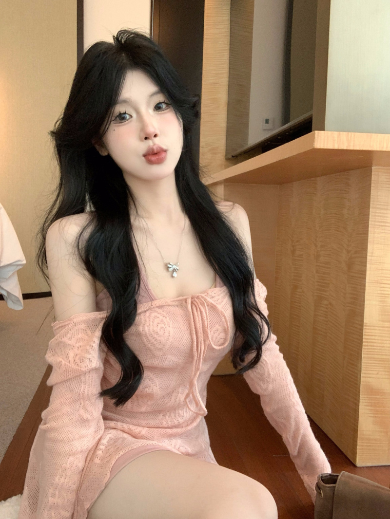 God of Beauty is Coming Knitted Halter Suspender Skirt Early Autumn Gentle Pure Desire Versatile Blouse Two-piece Set