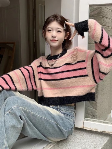 Salt style age-reducing petite fashion internet celebrity wears pink striped sweater autumn and winter Korean style ripped short sweater
