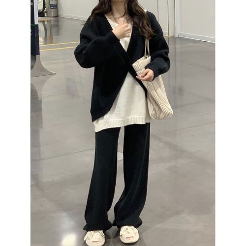 Autumn and winter milk style outfits, winter matching women's clothing, Korean style milk waxy style, gentle and lazy sweater two-piece suit for women