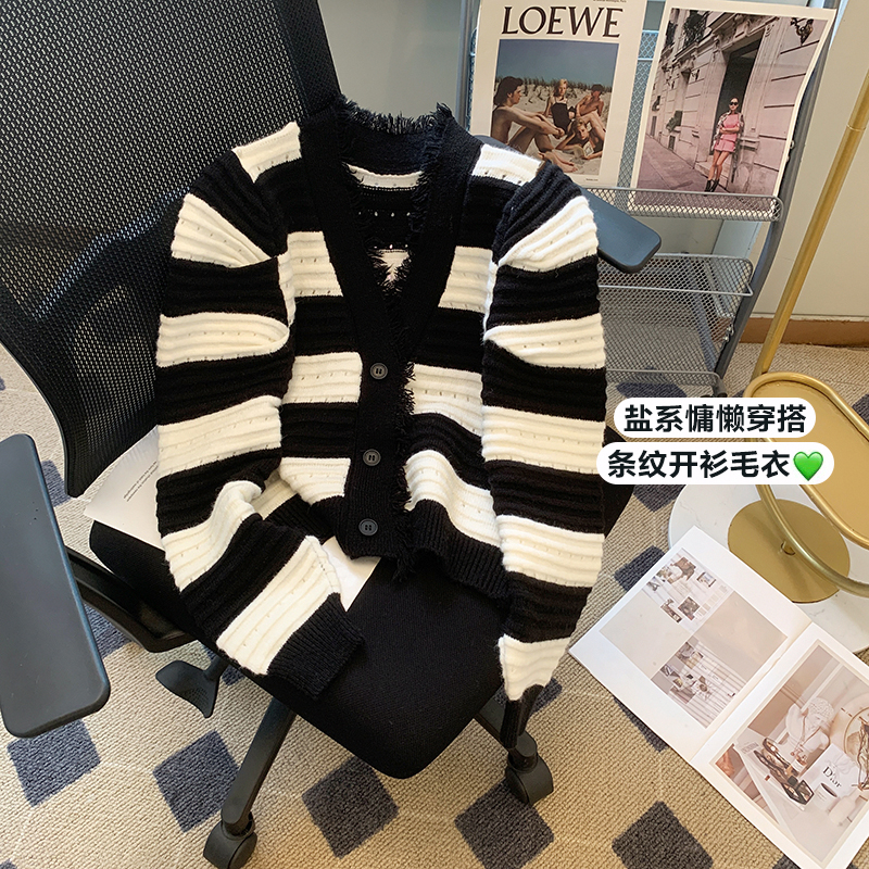 Korean niche design tassel V-neck top for women autumn 2023 new striped loose sweater knitted cardigan