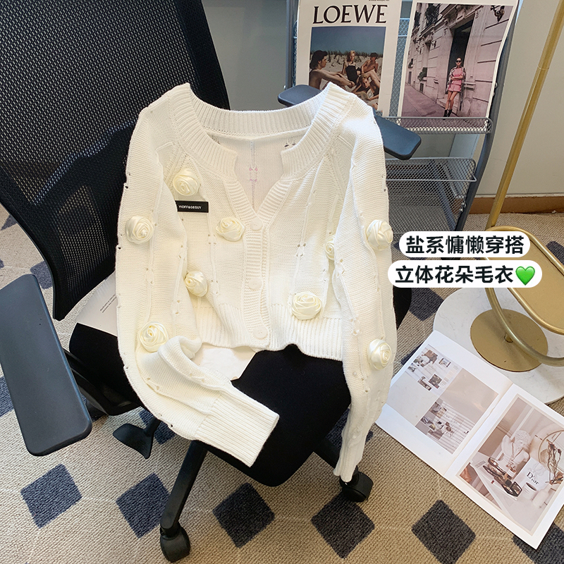 High-end and super good-looking knitted cardigan jacket v-neck women's sweater autumn niche design chic top