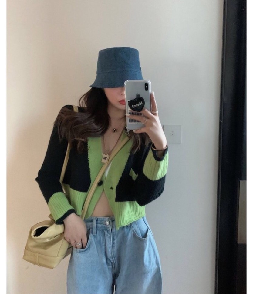 Sweater, age-reducing jacket, lazy autumn style, short style, color-blocked top for little people, versatile internet celebrity super hot knitted cardigan